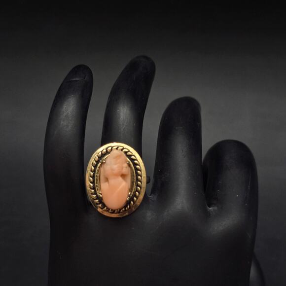 Vintage Peach Carved Cameo Ring Gold Tone Size 6.5 Adjustable - Picture 11 of 11